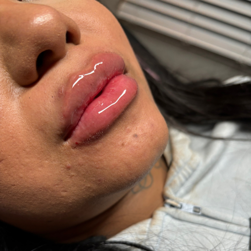 1ML (Returning client) at Unique’sbeautybar in Oswego, IL