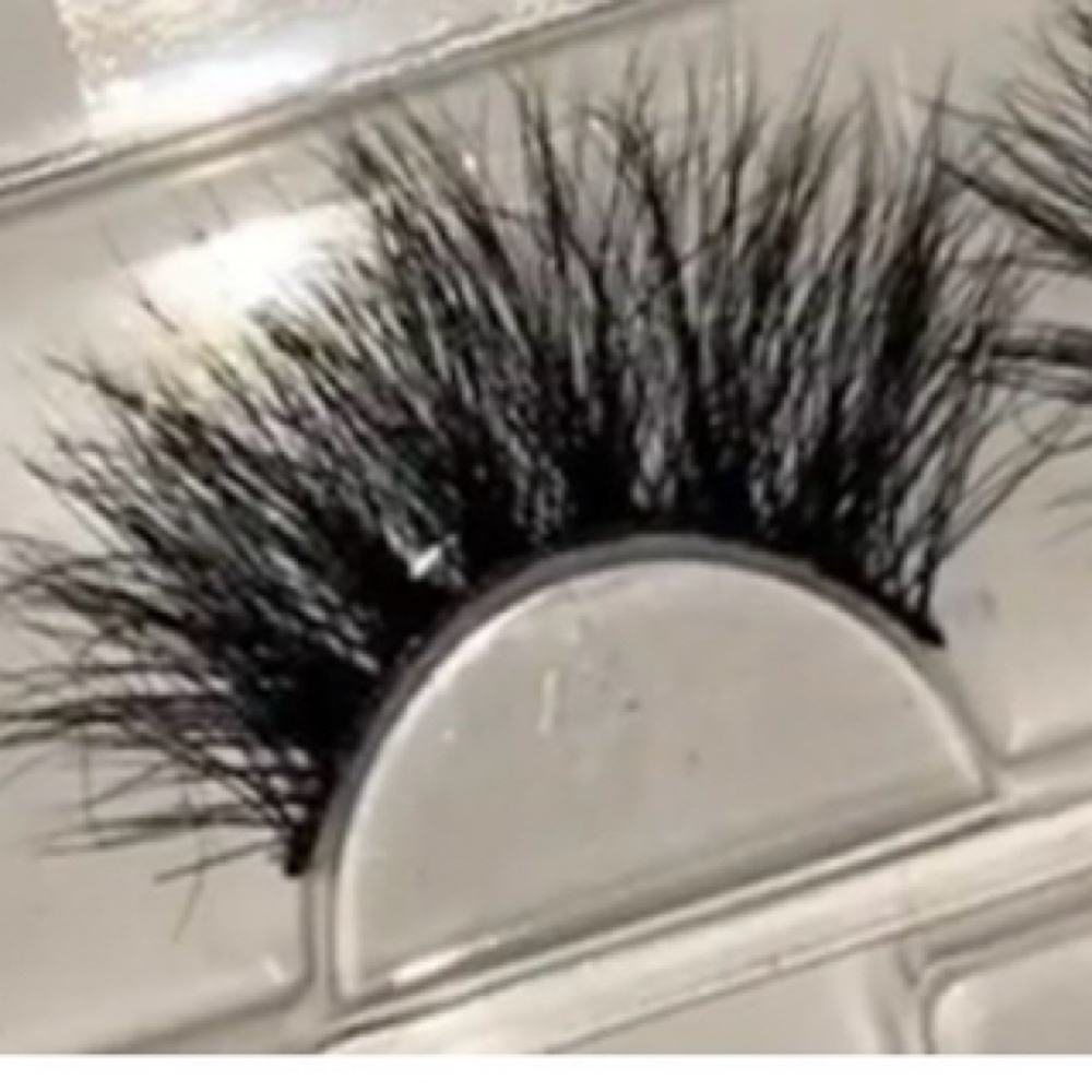 Lash Application at Kinetic Aura in Redford, MI