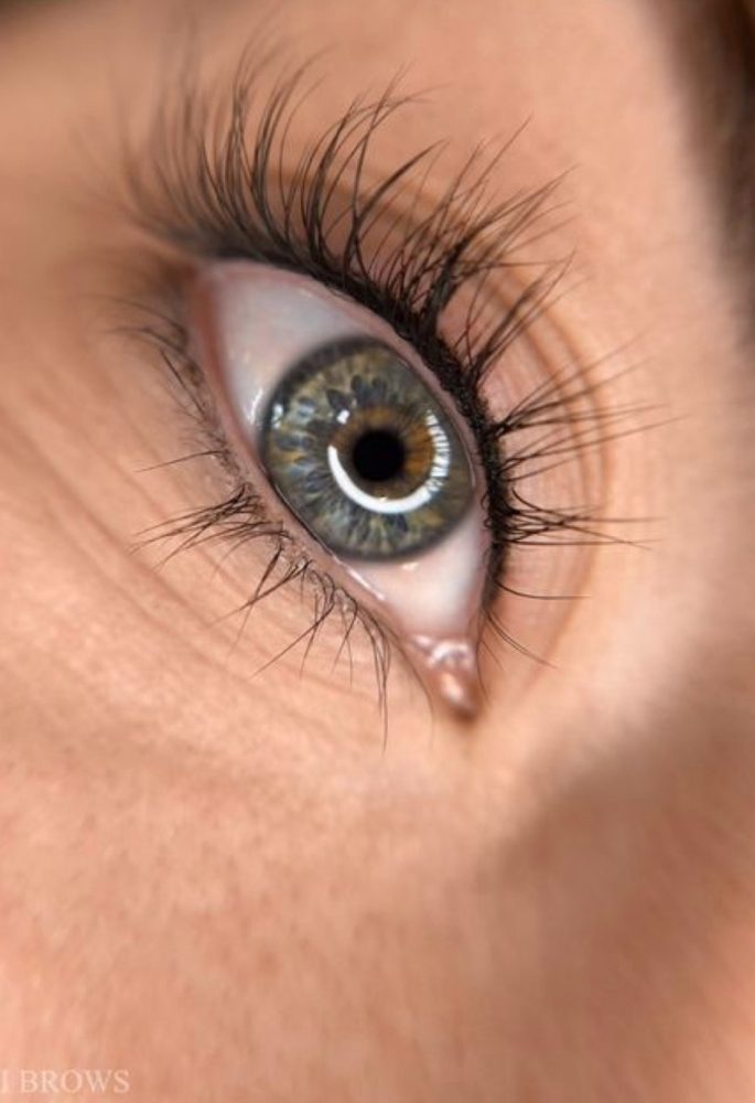 Touch-up Lash Line at Grandeur Spa in Merchantville, NJ