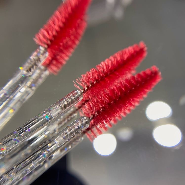 Eyelash tinting