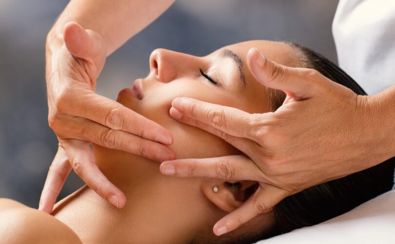 HandTreatmentNeck&ShoulderMassage