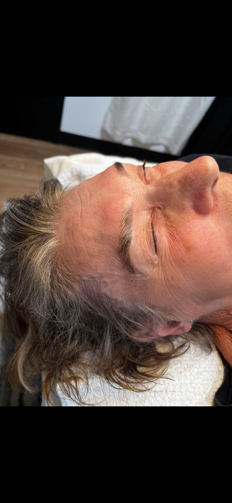 Brow Mapping And Wax