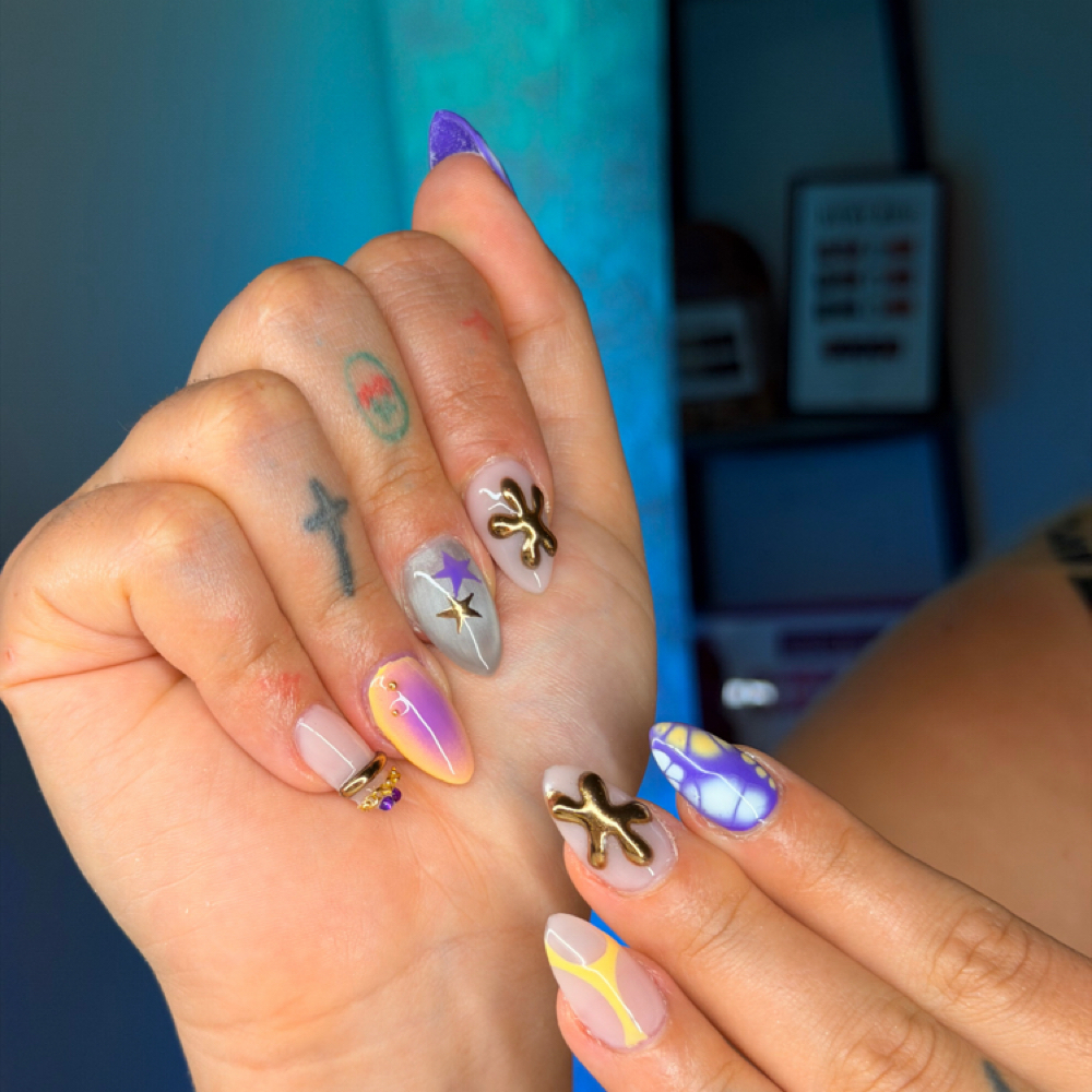 Freestyle at jazz does nails in Bellevue, WA