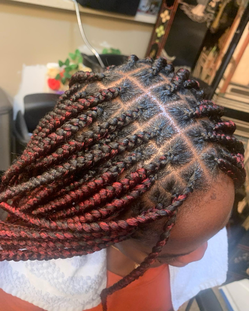 Medium knotless braid￼