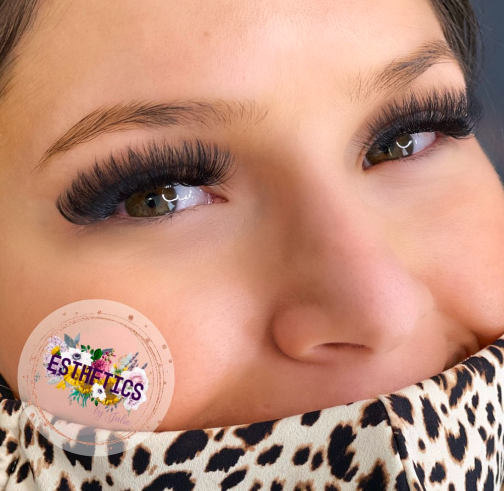 Mega Volume Lashes