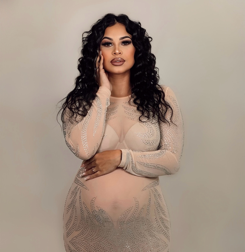 Indoor Maternity Shoot No Couples