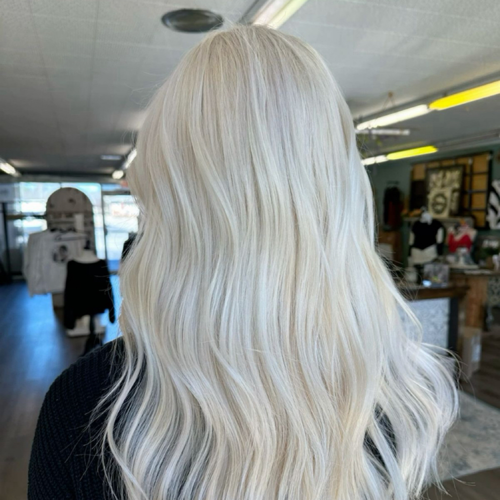 Transformation Blonding at Wally World Beauty in Sherwood, AR