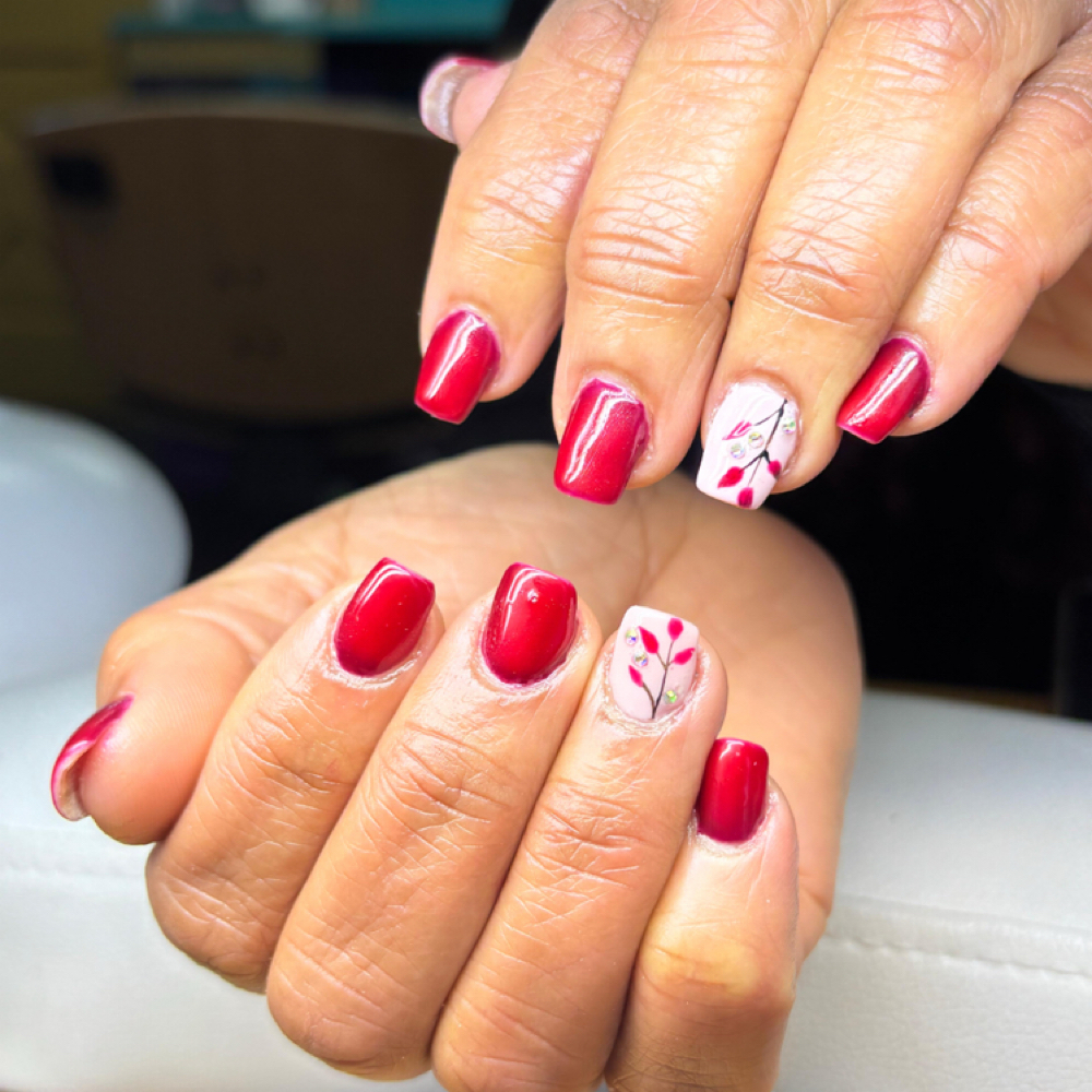 Unas Acrilicas Cortas Full Set at N&J Elite Esenciales in Waterbury, CT