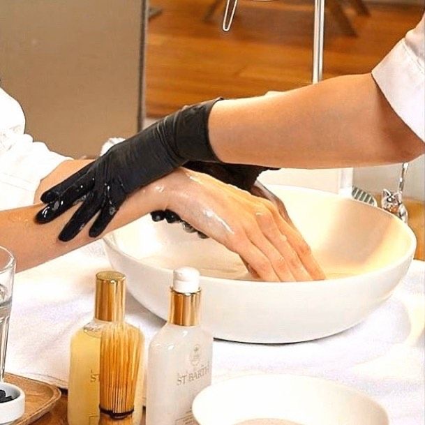 Deluxe Manicure