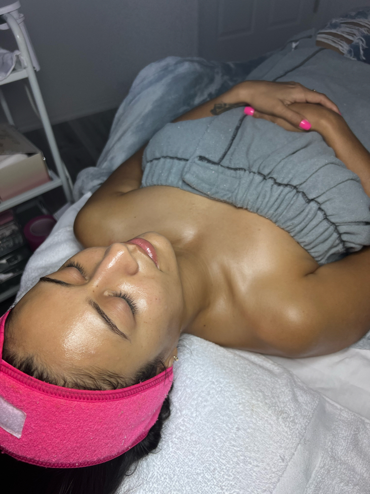 Glow Get Em’ Dermaplaning Facial