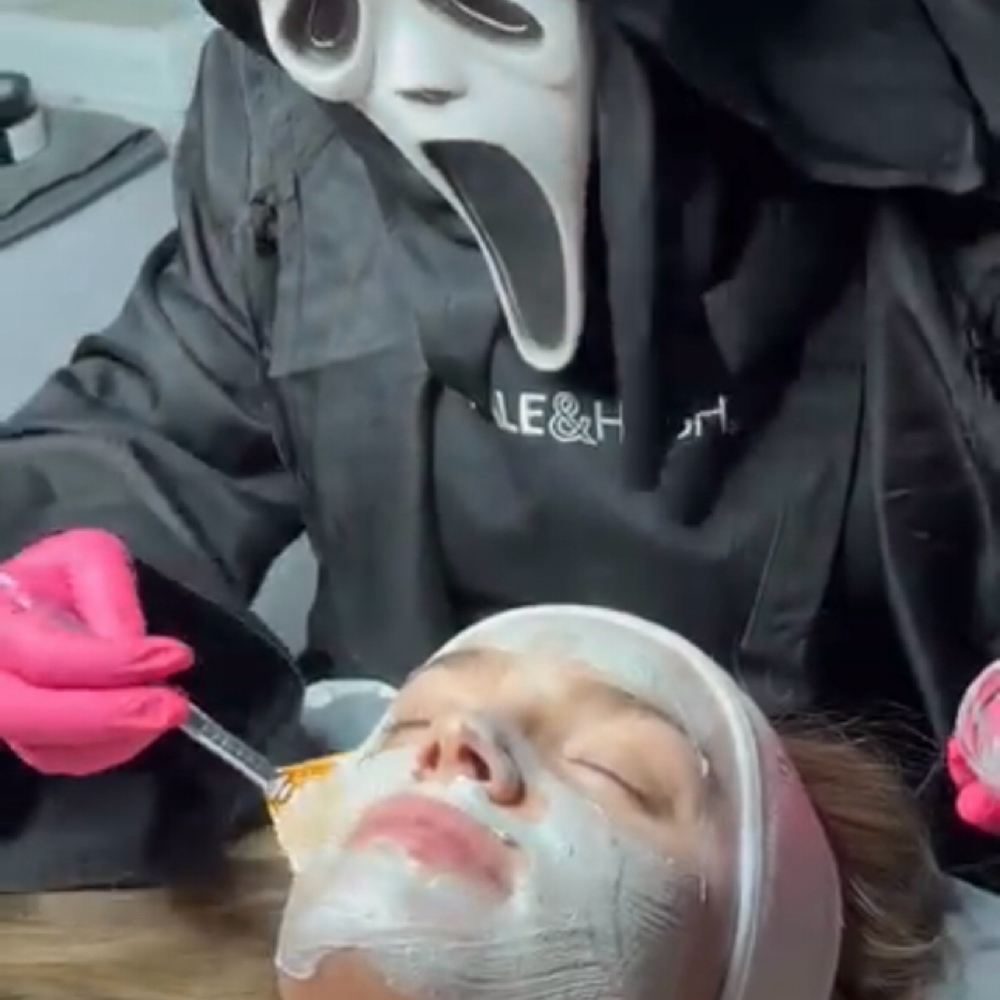 Boo-berry Calming Facial at Dea Litsa Facial Spa in Chicago, IL