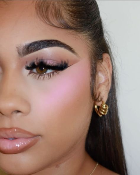 MAKEUP MODEL