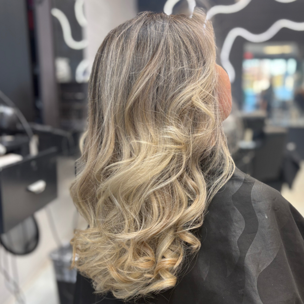 Balayage con Aluminios / with Foils at Beauty Salon Latin in Raleigh, NC