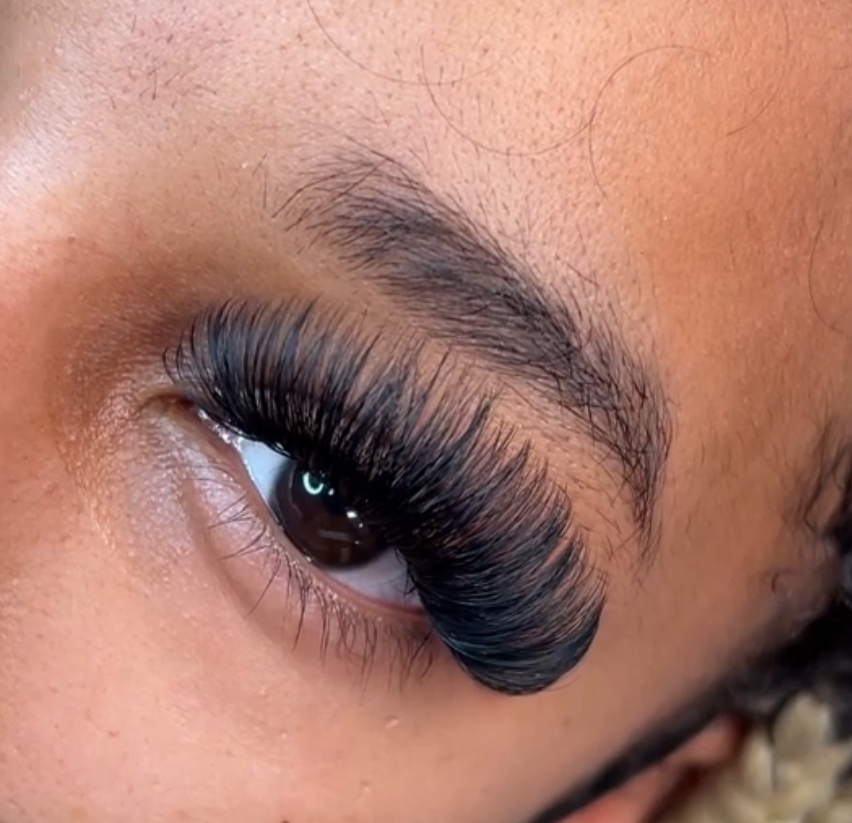 MEGA Volume Lash Extensions