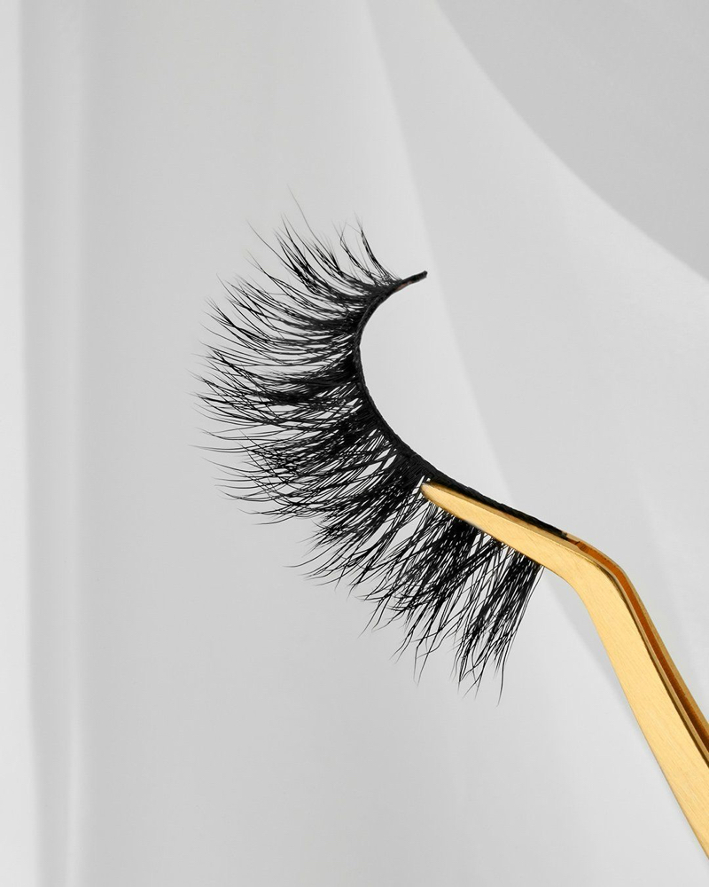 Strip Lash Application