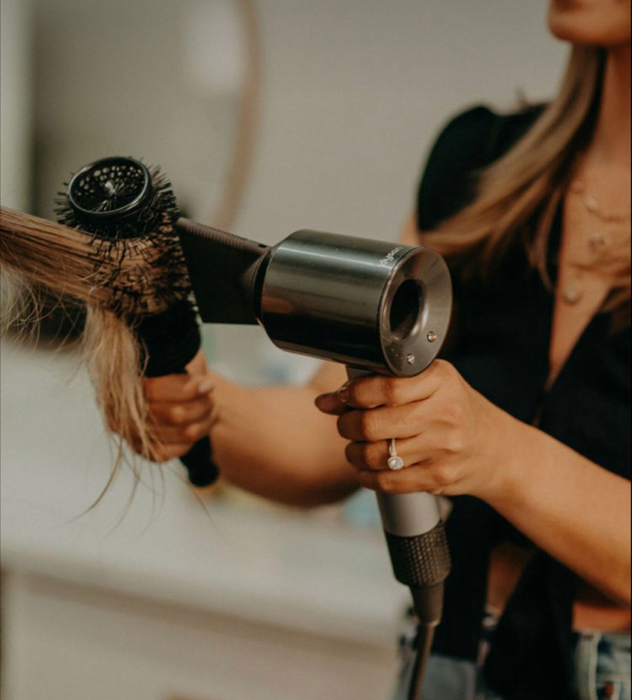 SHAMPOO & STYLE
