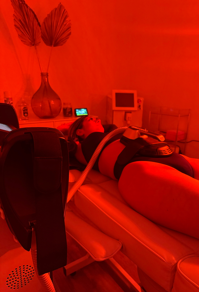 EMSculpt / 1 Treatment + Red Light