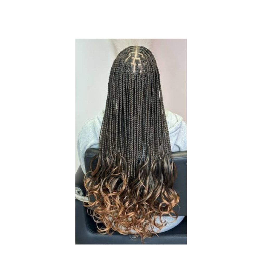 French Curl Knotless at NAY HAIR BRAIDING in Springhill, FL
