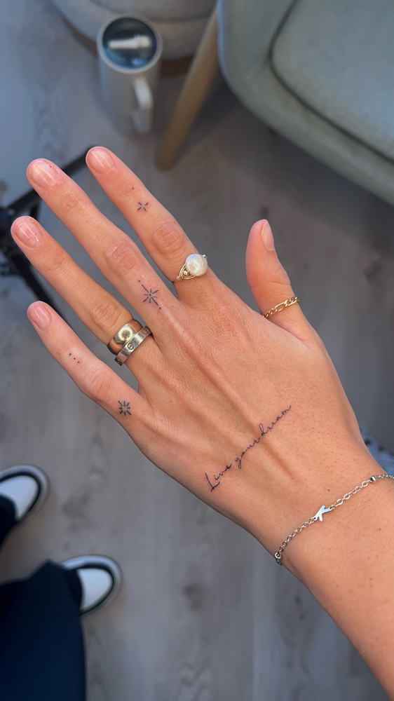 FINGER / HAND TAT