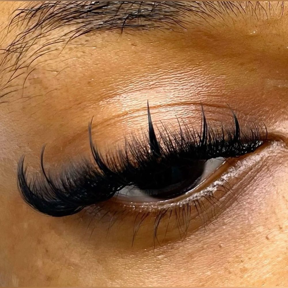 Lash Spikes at Brow’s By Anna permanent make up studio& Brow design in Illinois, IL