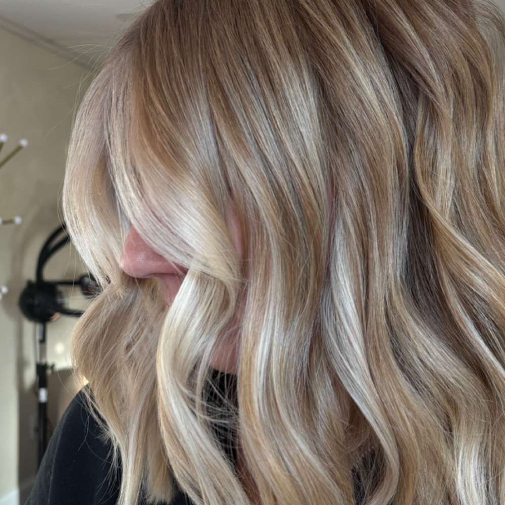 Face Frame Refresh at Dakota Beach Gölden Salon & Co. in Plymouth, MI