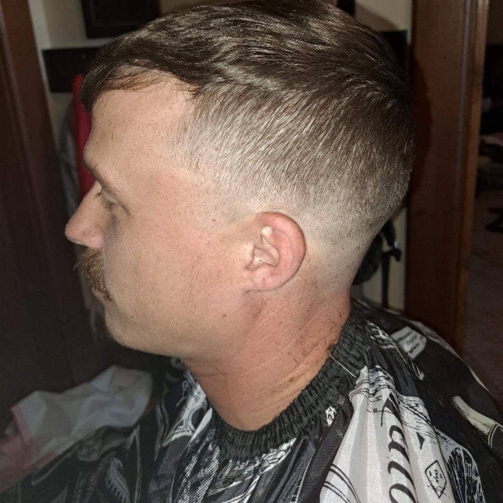 Men Cuts at Hola Hermosa in Lyons, IN