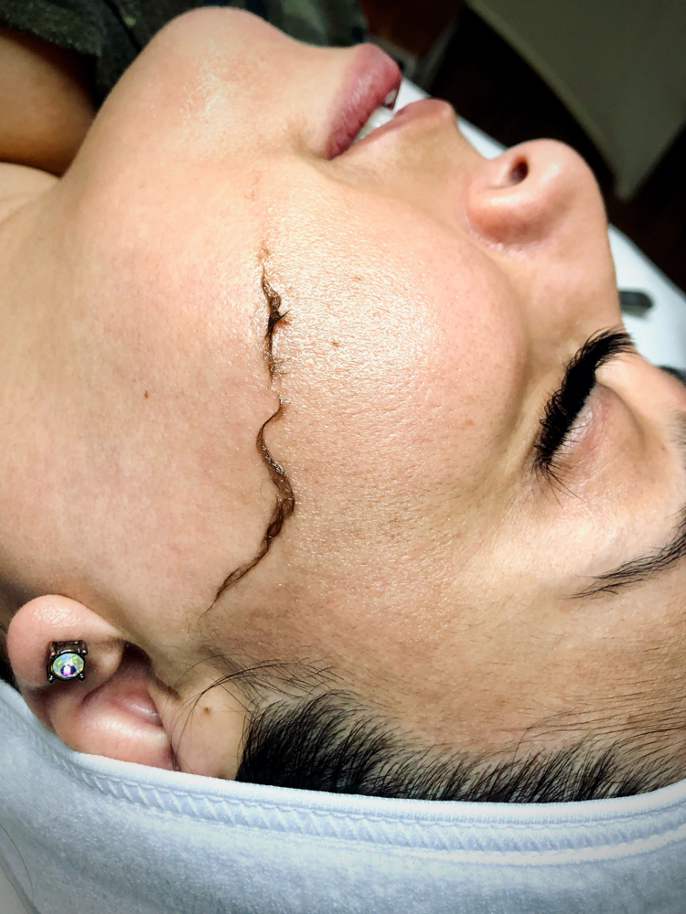 AZ Glow (dermaplane Facial)