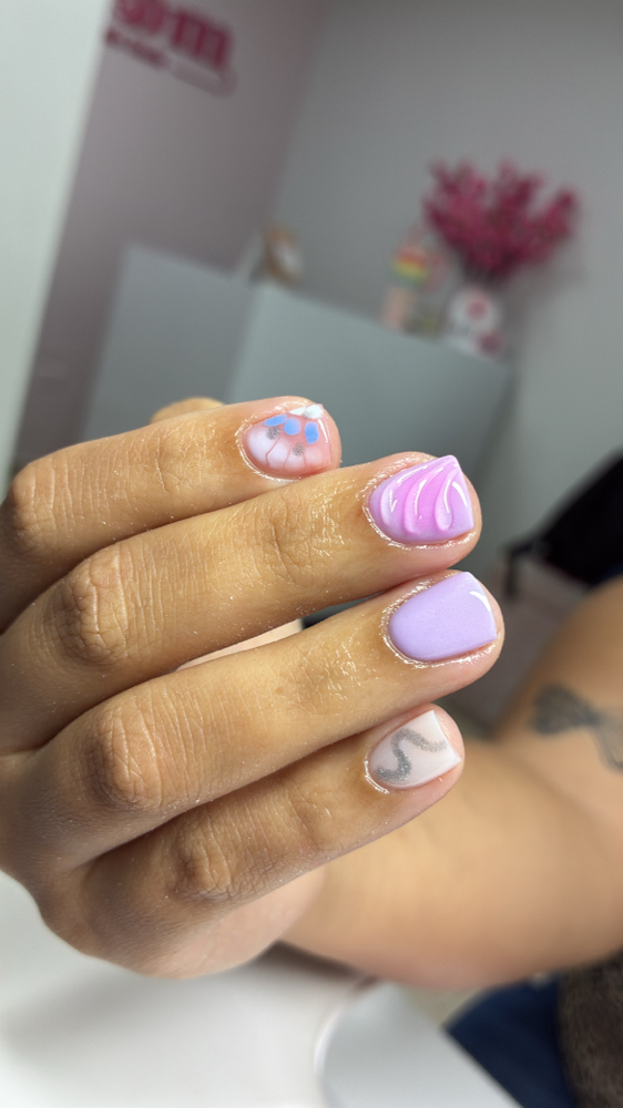 Acrilico Cortas & Gel En Pies at Bloom Nails Studio in Vega Baja, PR