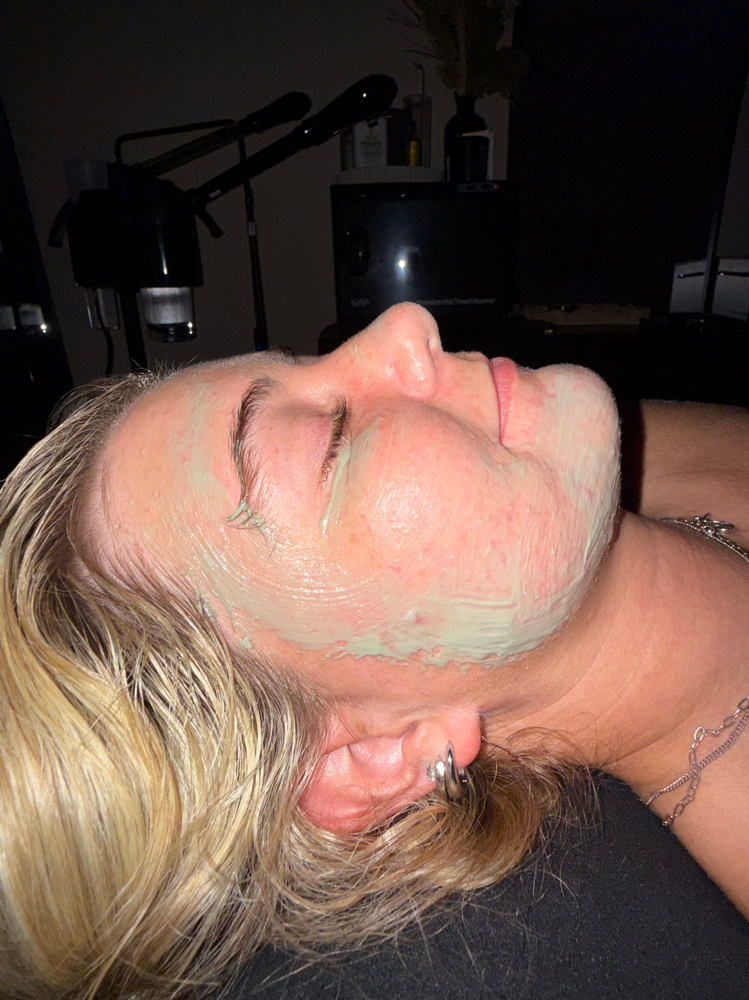 Relaxation Facial