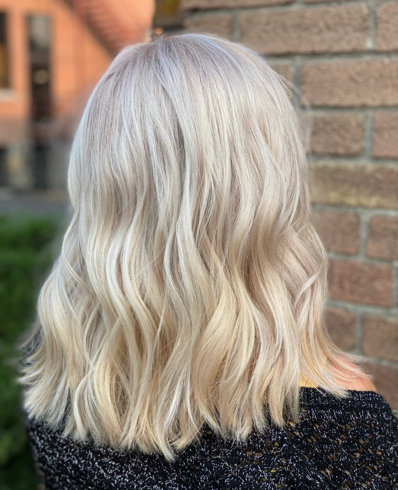 Blonde Retouch (on Scalp Lightener)