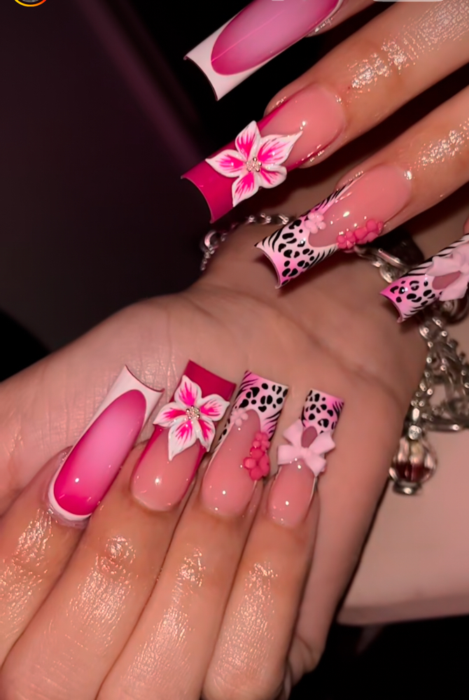 3D Flower at Nailz By Holliwood in los Angelos, CA