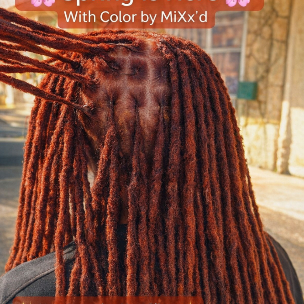 Mixxd Loc coloring consultation at Mixxd loc n barber lounge in Arlington, TX