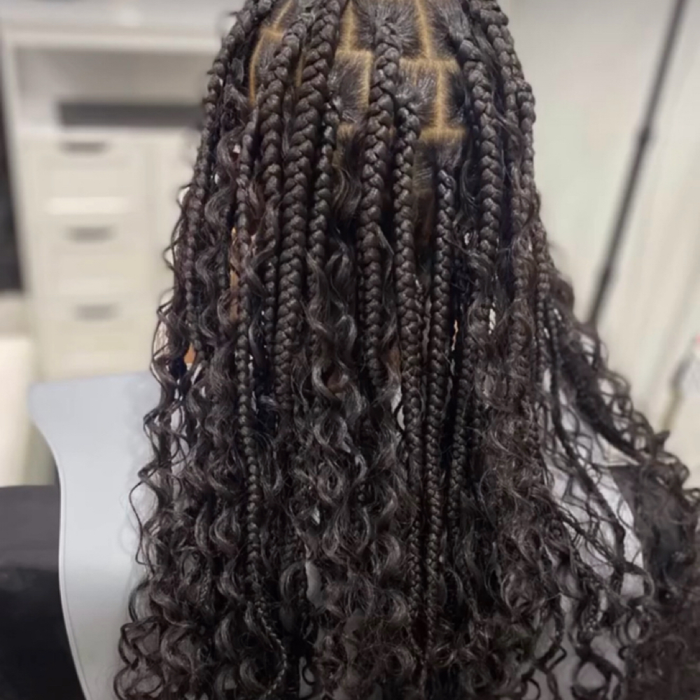 Kids Goddess Knotless 8-12Years Old at The Glow Up Studio LLC in Kissimmee, FL