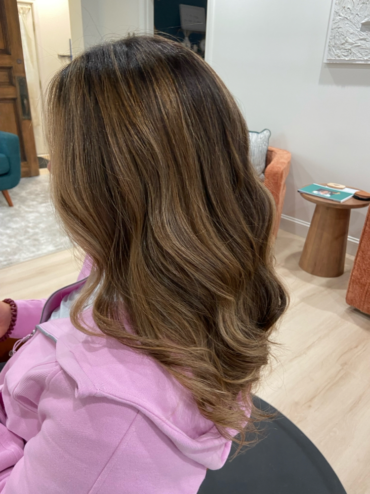 Partial Lightening Service at The Beauty Bar Boutique in Massachusetts, MA