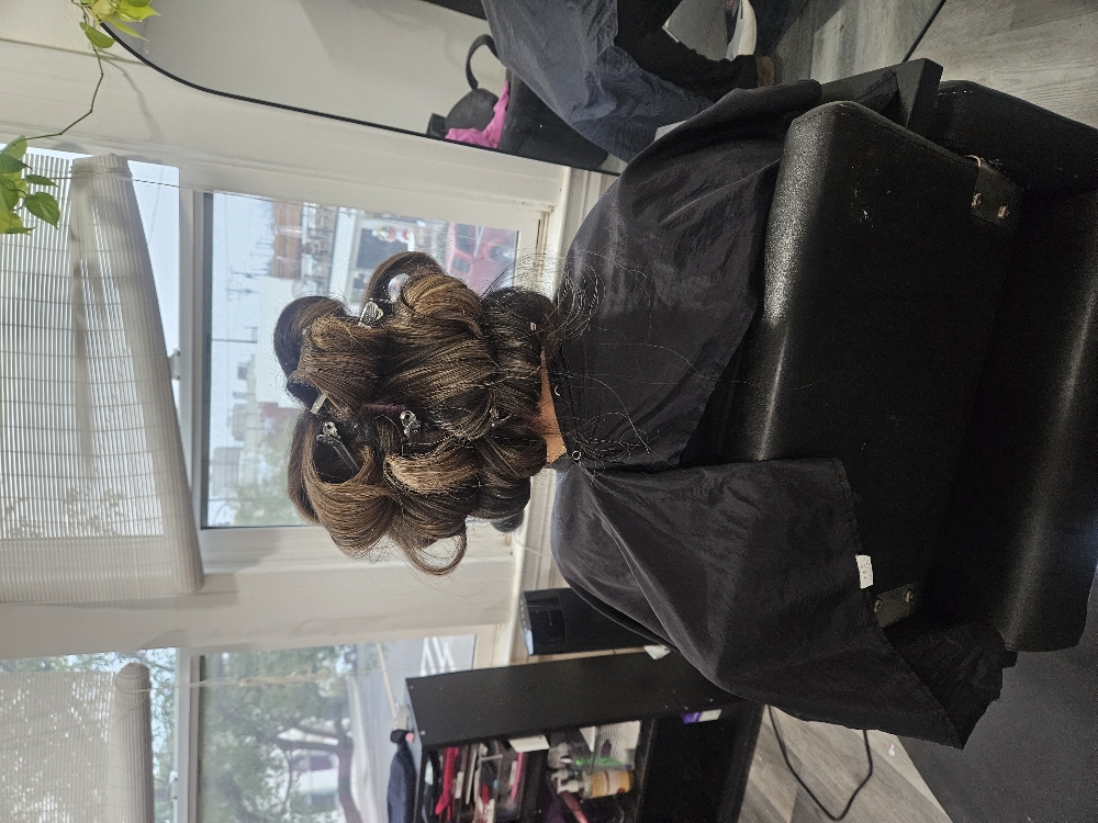 Shampoo And Blow out