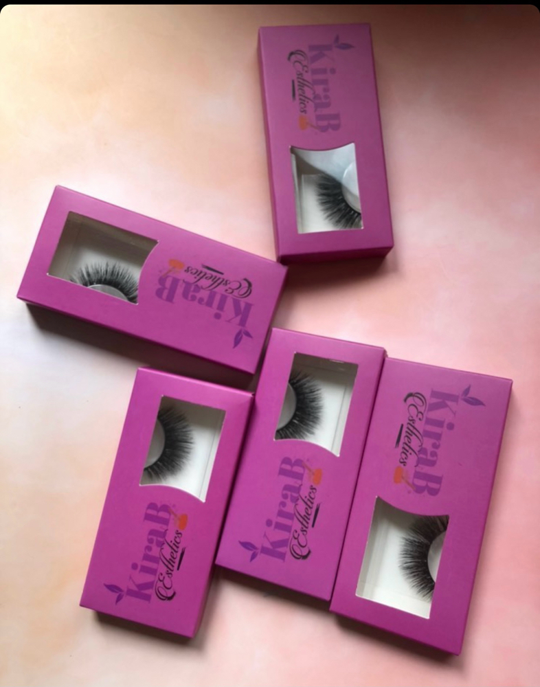 Strip Lash Application