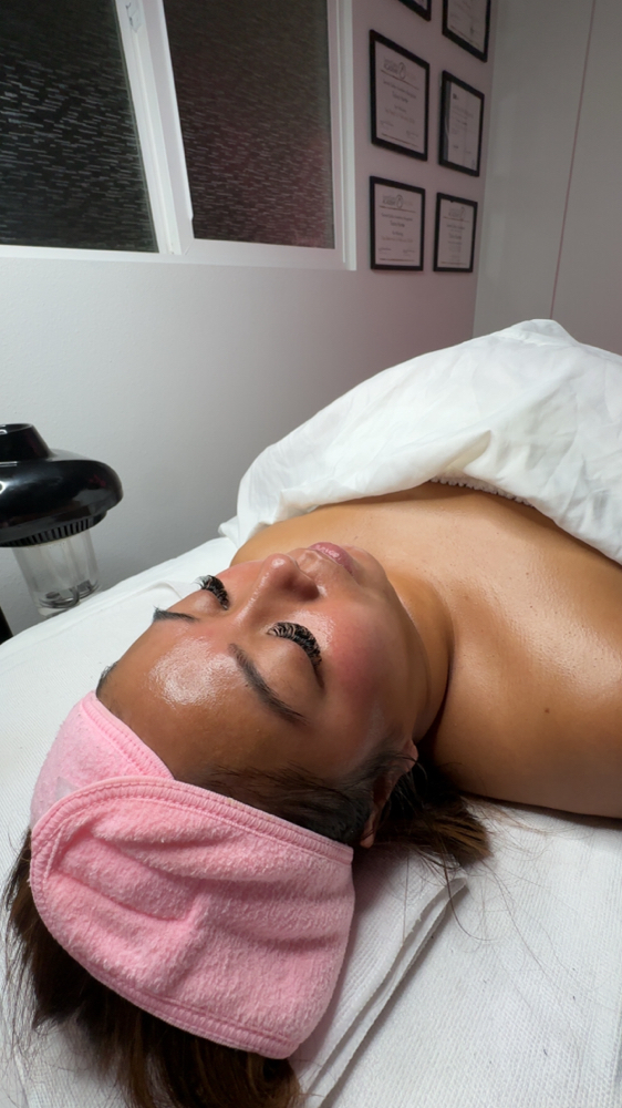 Tiaira’s Signature Glowy Facial at SKYN By Tiaira.A in lakewood, WA