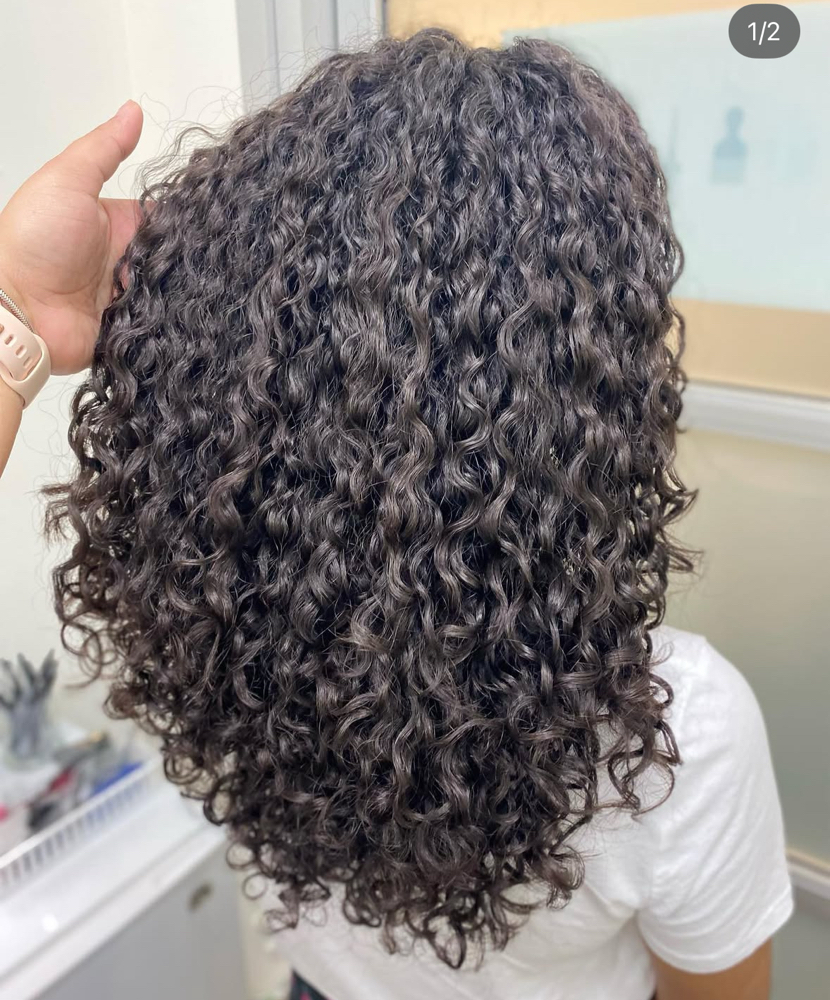 Wash & Diffuse at Radiantly Curly Studio in Redwood City, CA