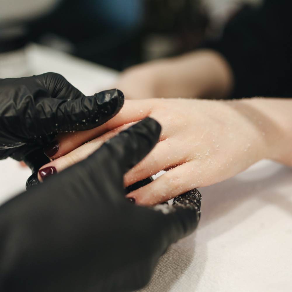 Classic Manicure at Favorisé in Chicago, IL