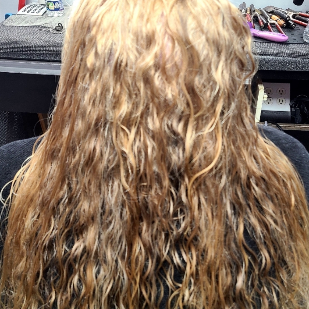 Luxury Color (Belage) at Chon's Unique House of Hair in Detroit, MI