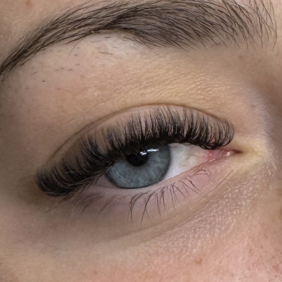Full Set Of Eyelashes