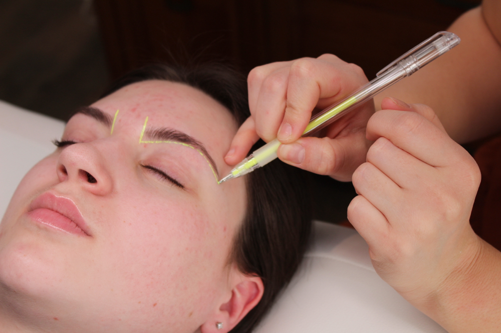 Brow Shaping & Wax