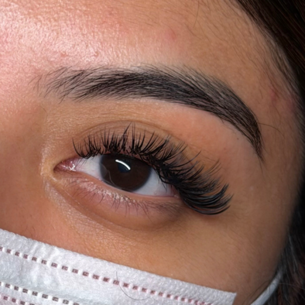 Hybrid Set at NoemiLuxeLash in Glendale Heights, IL
