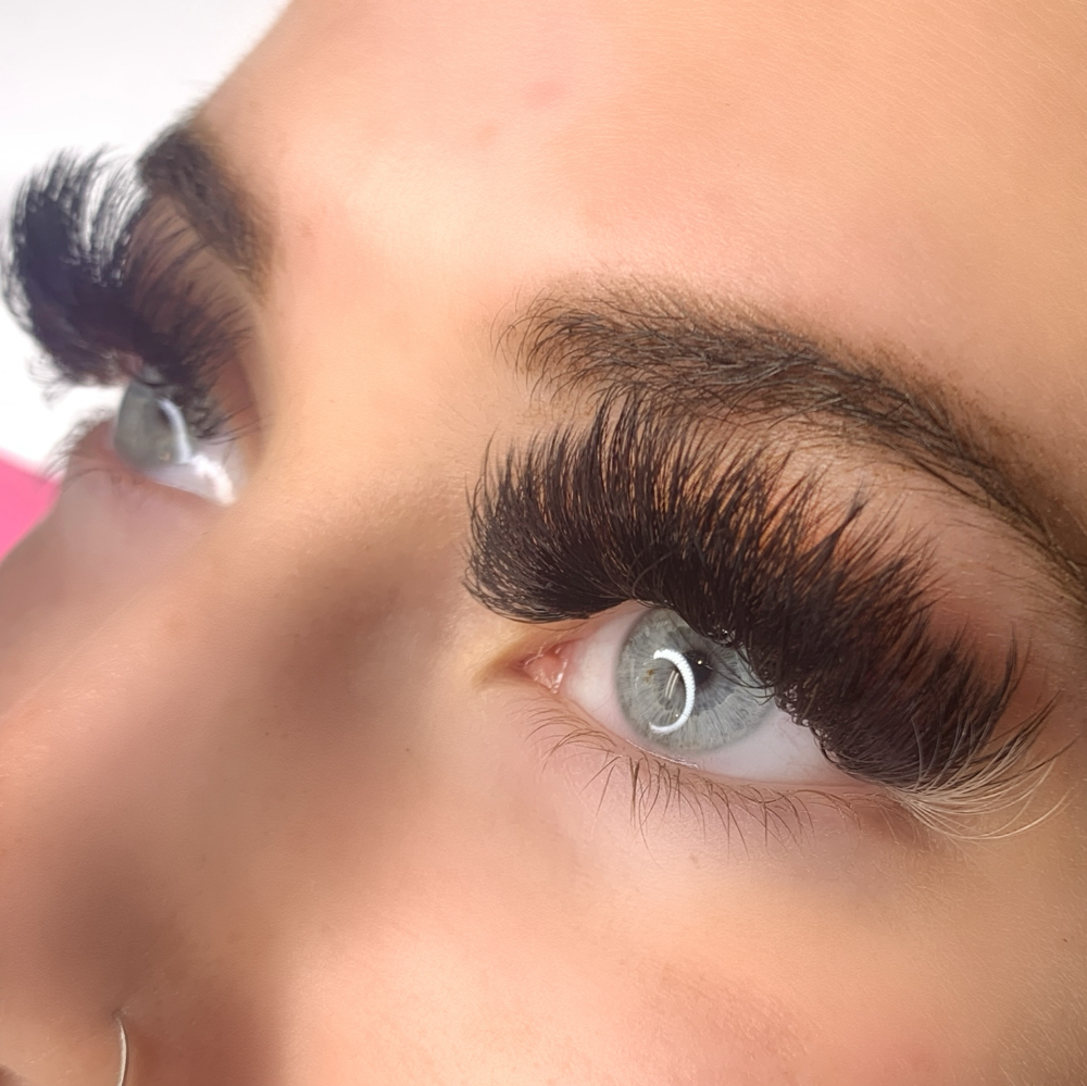COLOR LASHES (SECTION)