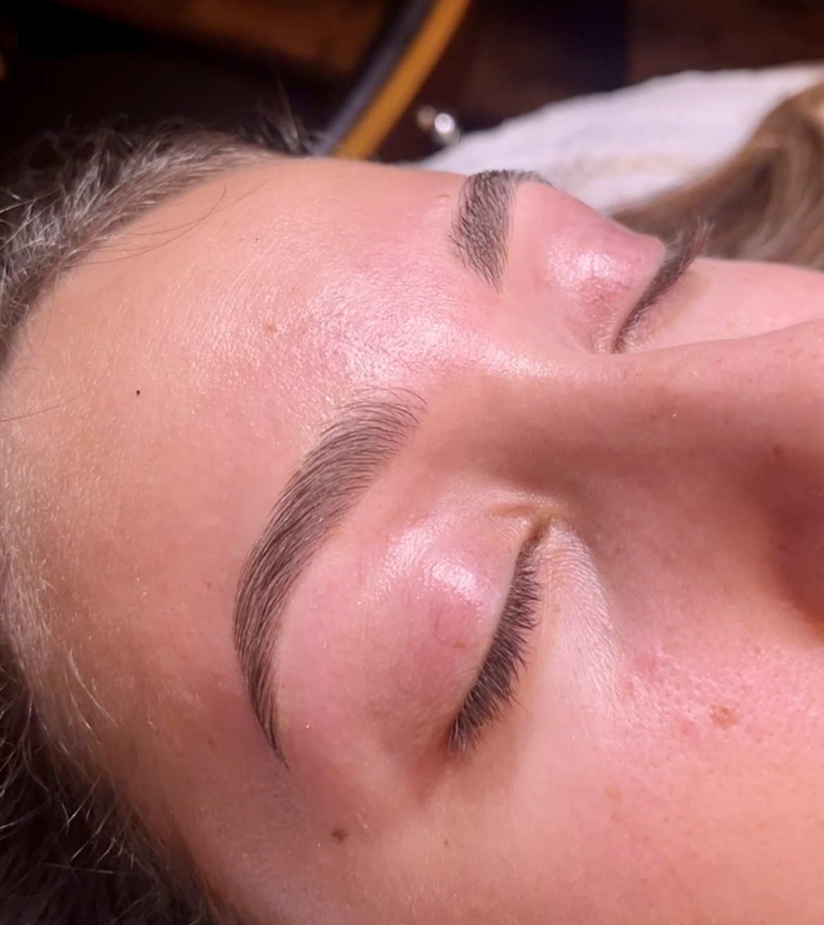 Brow Shaping (30 mins)