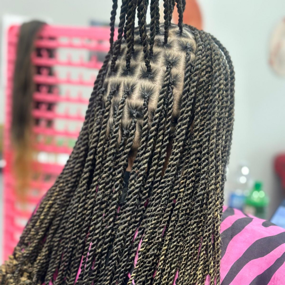 Knotless Twist Mid-back at ROOTS HAIR By Nene in Philadephia, PA