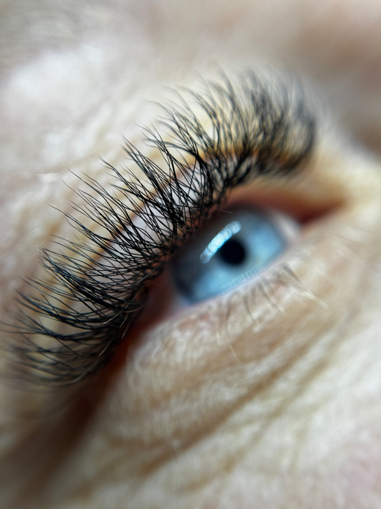 🌸 Light Volume Lash Extensions