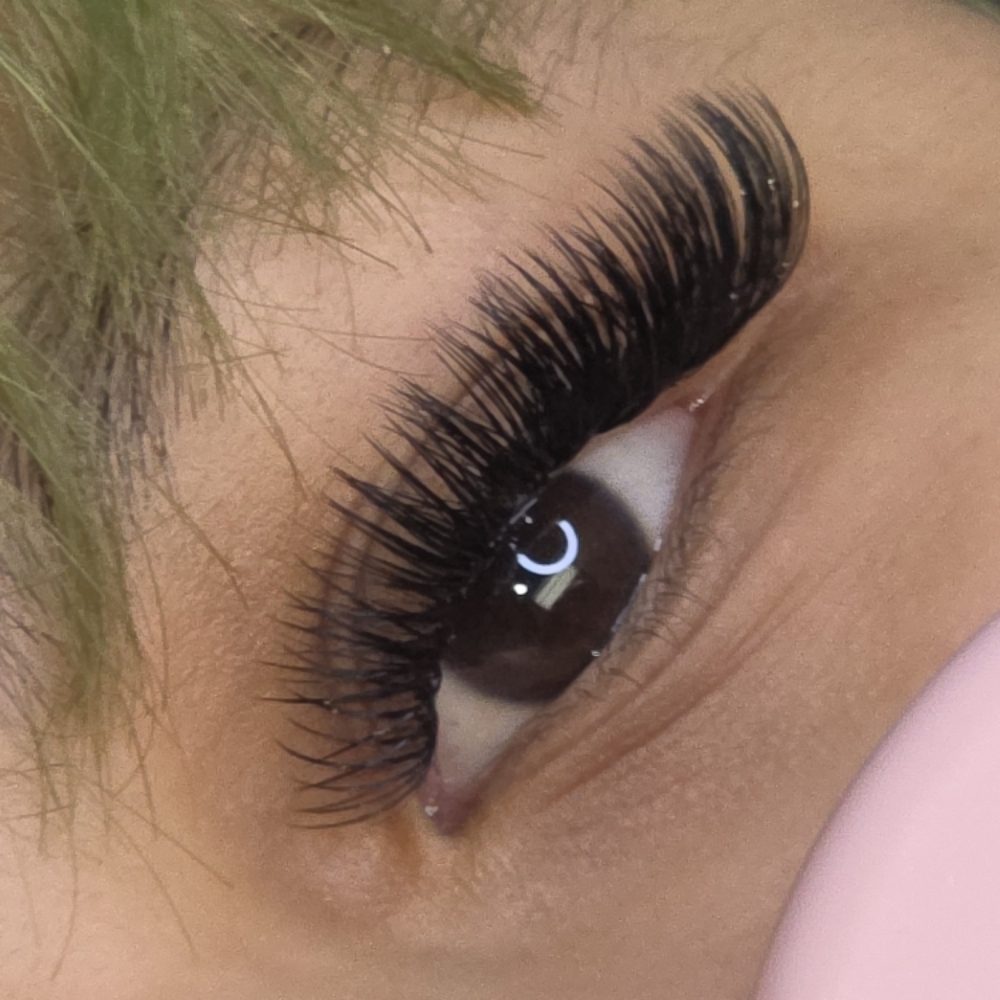 Wispy Volume Eyelash Extensions
