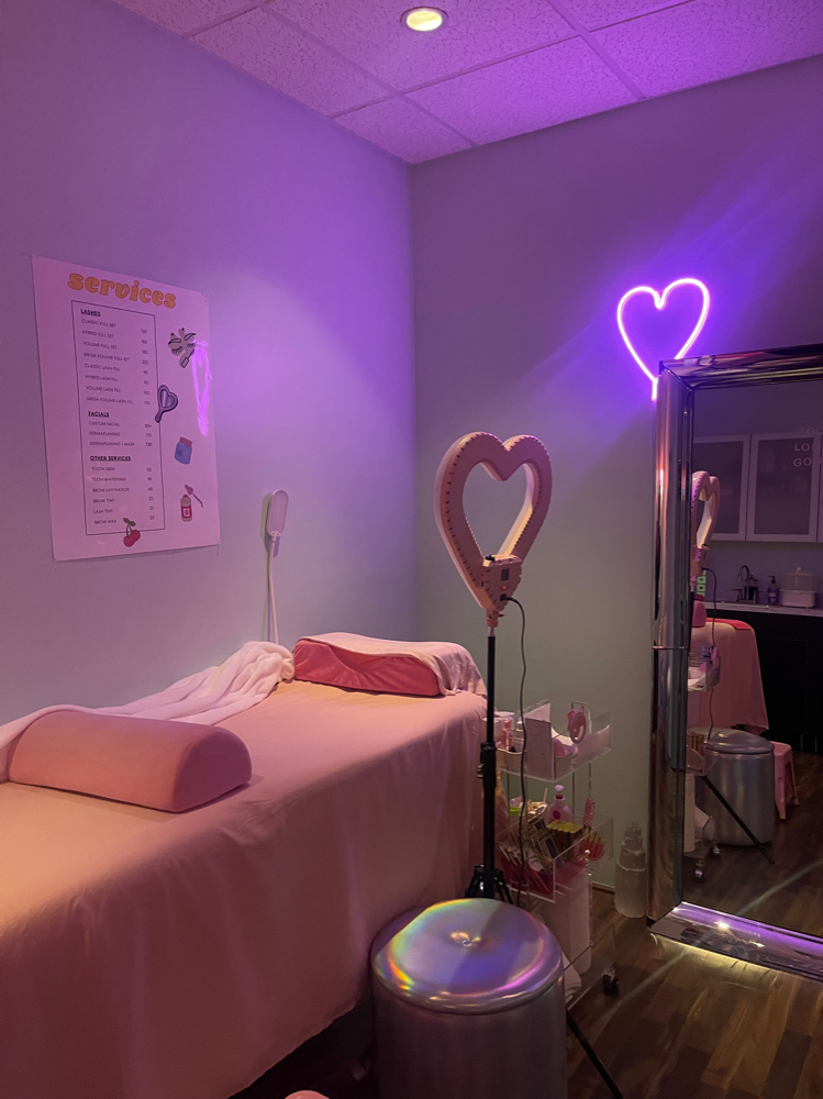 Dermaplaning Facial