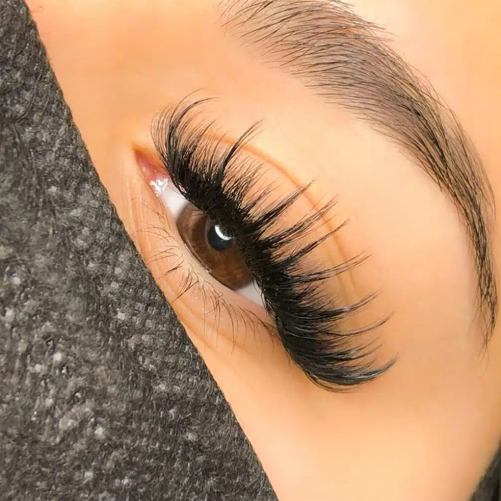 CUSTOM/WISPY FULL SET at L & I Lash Esthetics in elmhurst, IL